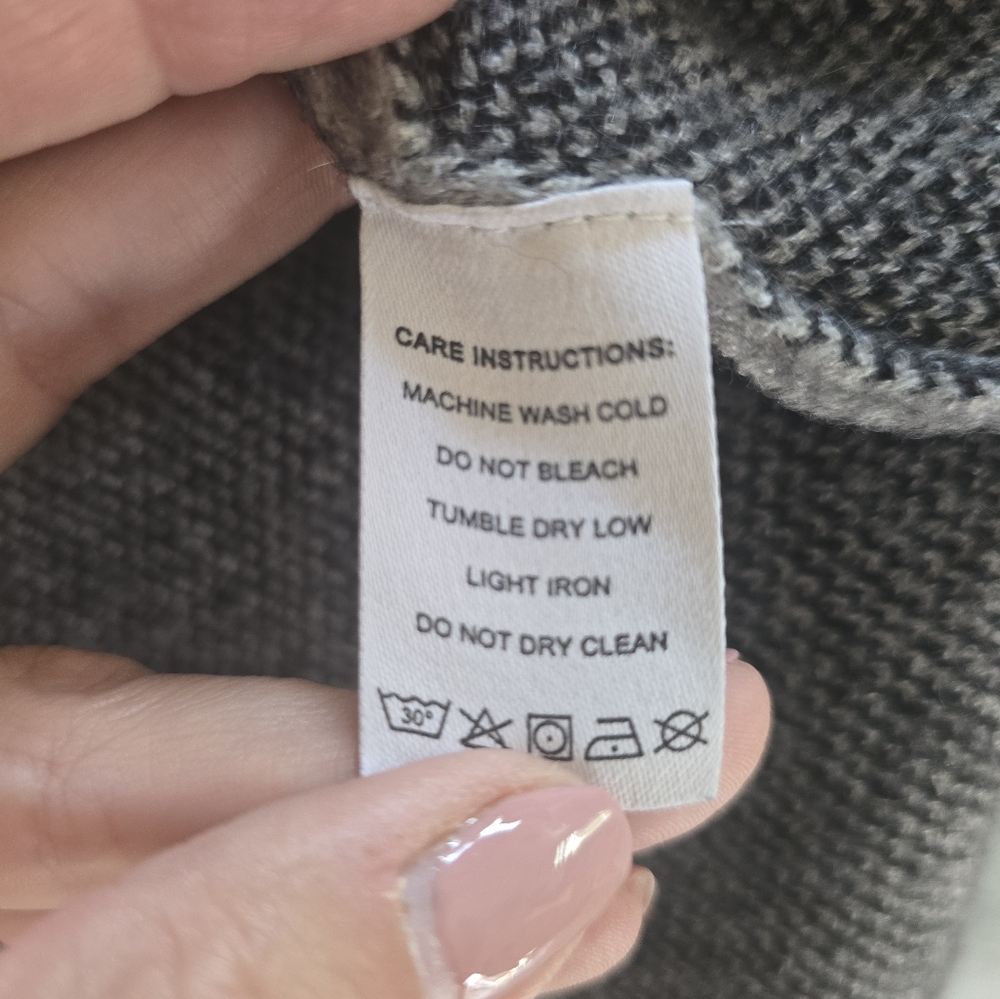 Gray Star Sweater - Picture 5 of 5